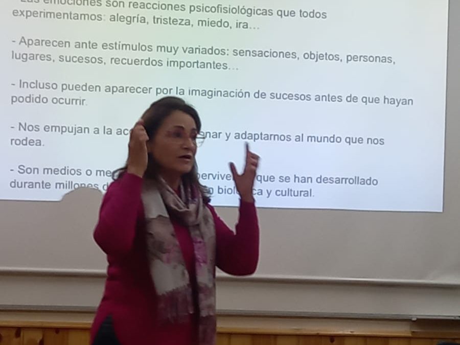 Charla sobre cambios en la pubertad y la adolescencia
